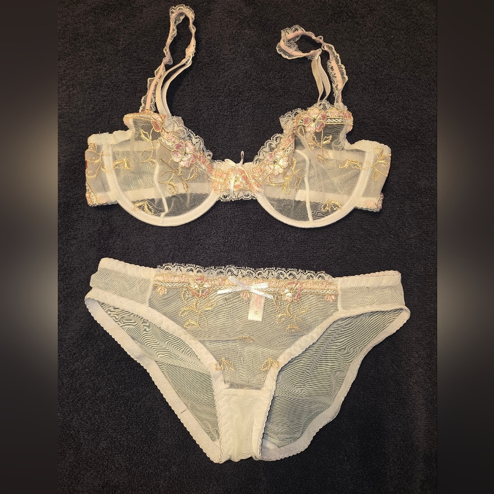 Elegant Lace Embroidered Lingerie Set - Cream